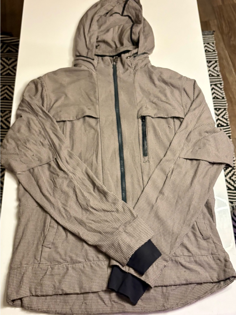 lululemon athletica Men's Lightweight Hooded Jacket in Tan Plaid Size L